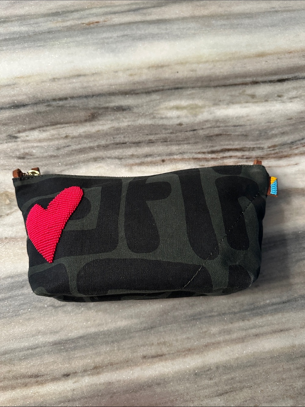 UBUNTU LIFE ZIP HEART POUCH